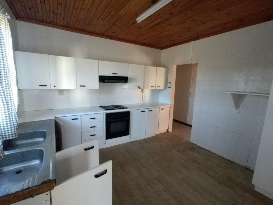 5 Bedroom Property for Sale in Wavecrest Eastern Cape